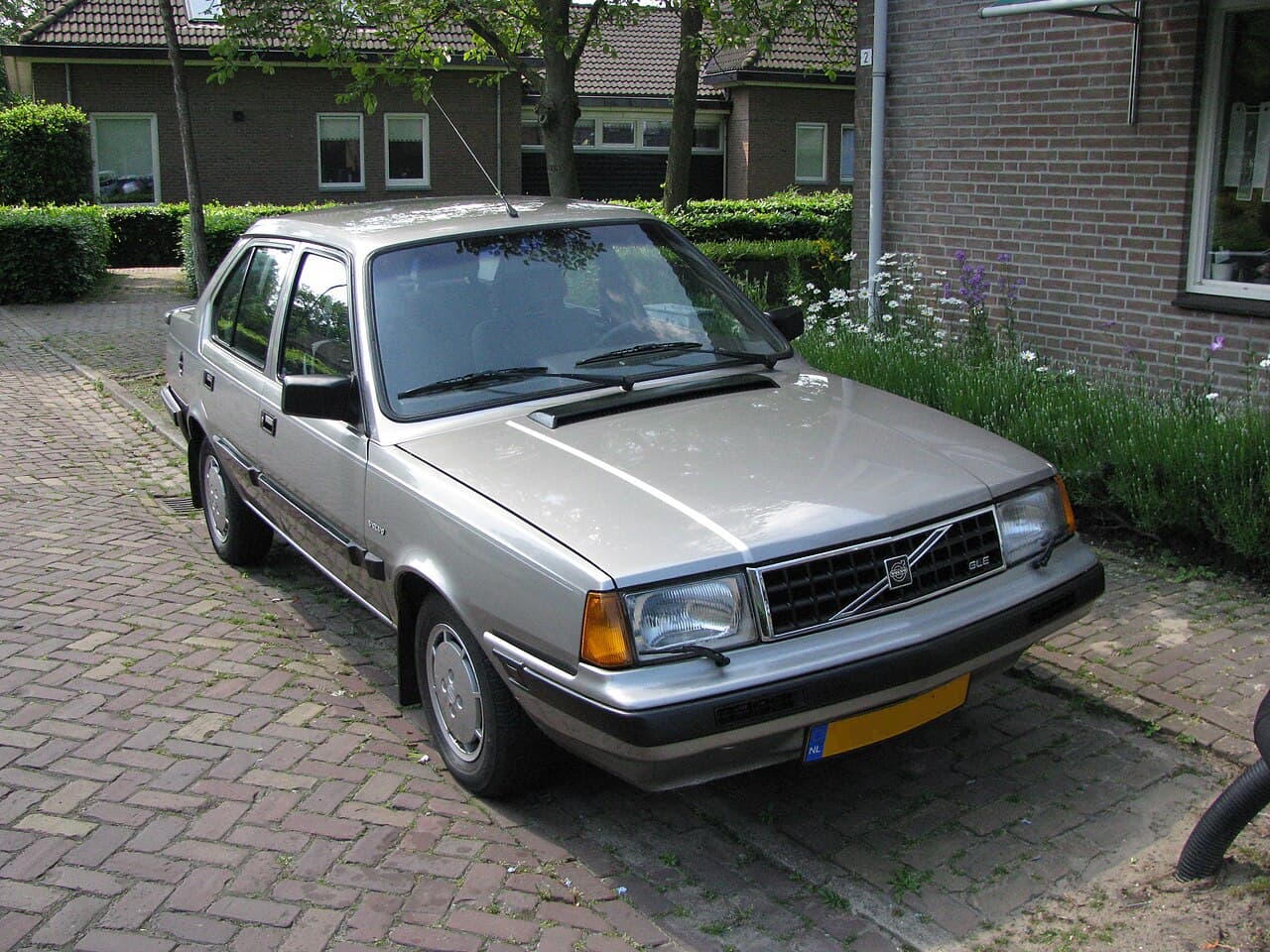 Volvo 340-360