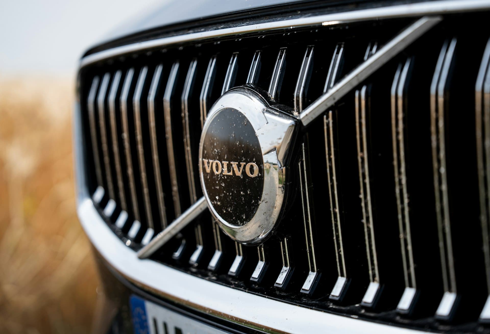 Решётка радиатора Volvo с логотипом